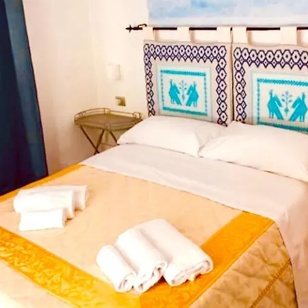 One Bedroom With Shared Pool Jacuzzi And Enclosed Garden At 2 Km Away From The *
