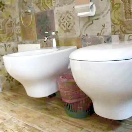 One Bedroom With Shared Pool Jacuzzi And Enclosed Garden At 2 Km Away From The *