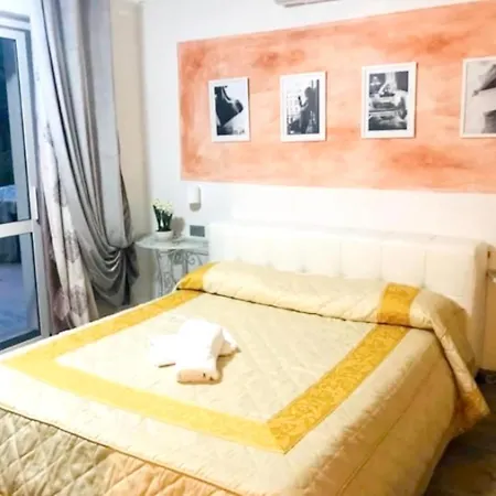 One Bedroom With Shared Pool Jacuzzi And Enclosed Garden At 2 Km Away From The アパート ソルソ