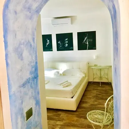 One Bedroom With Shared Pool Jacuzzi And Enclosed Garden At 2 Km Away From The *