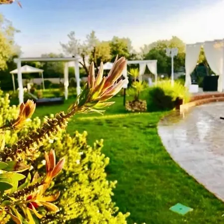 One Bedroom With Shared Pool Jacuzzi And Enclosed Garden At 2 Km Away From The *