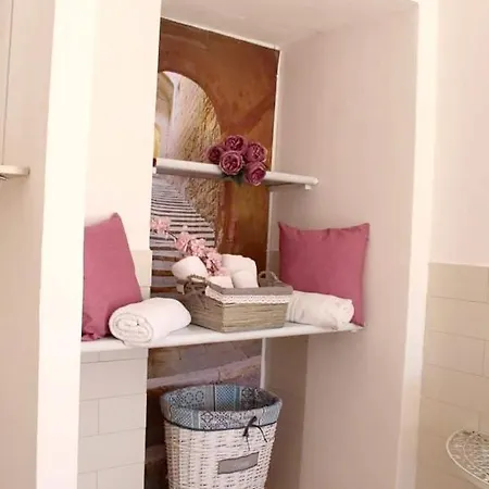 One Bedroom With Shared Pool Jacuzzi And Enclosed Garden At 2 Km Away From The *