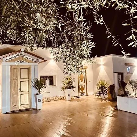 One Bedroom With Shared Pool Jacuzzi And Enclosed Garden At 2 Km Away From The