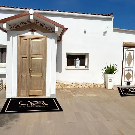 One Bedroom With Shared Pool Jacuzzi And Enclosed Garden At 2 Km Away From The
